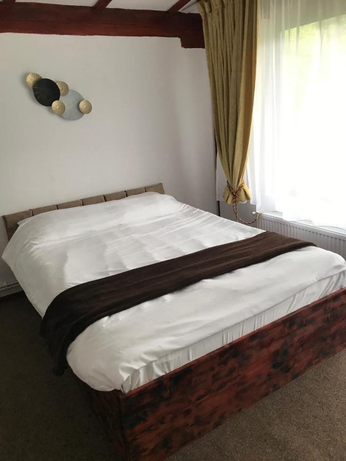 La Butuci Hotel Tirgu Ocna Ngoại thất bức ảnh